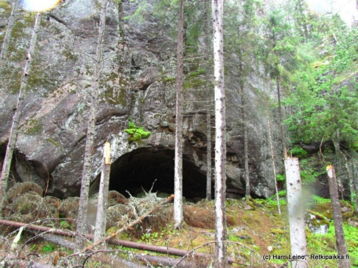 Пещера Пирункиркко в Раутъярви