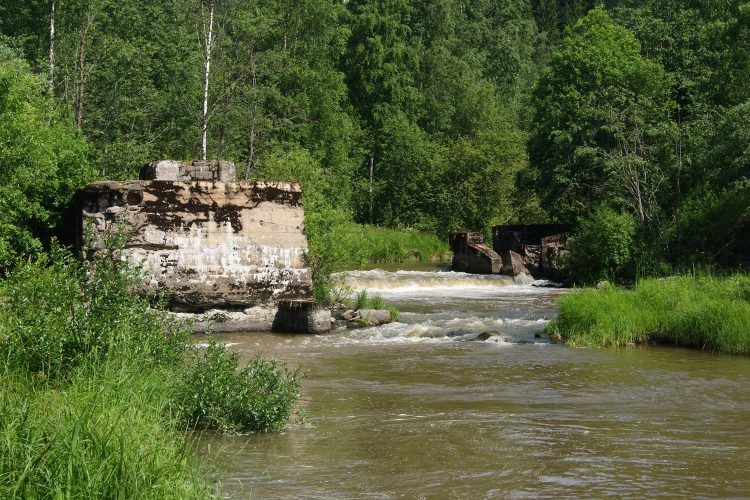 Порог Сахакоски в Хийтола и бывшая ГЭС